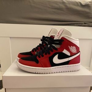 Air Jordan 1 Mid